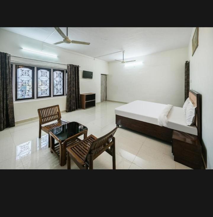 Zora Park Luxury Rooms Visakhapatnam Exteriör bild