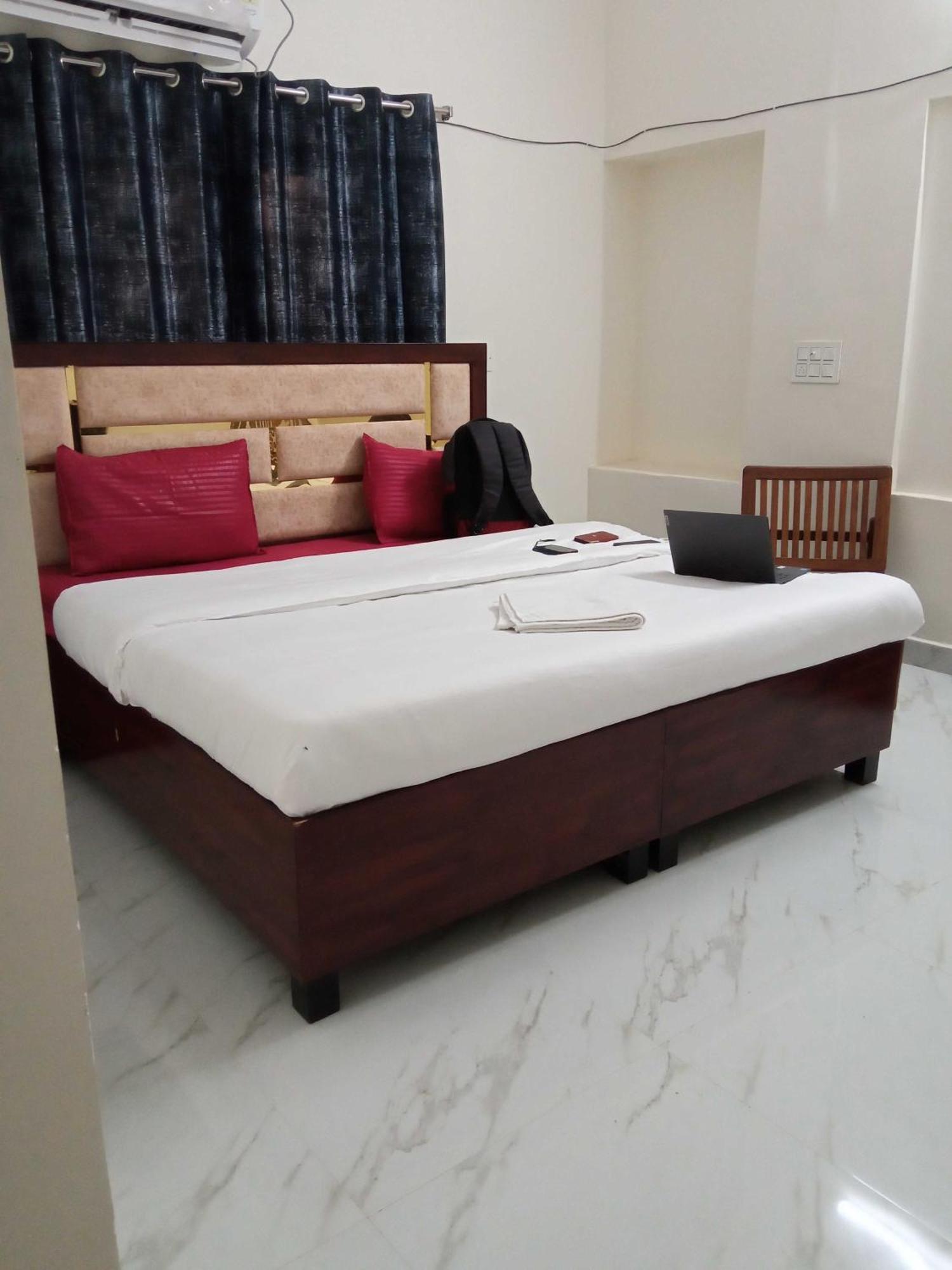 Zora Park Luxury Rooms Visakhapatnam Exteriör bild